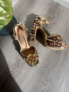 Anne Michelle Leopard Brown and Gold Platform Heels with Jewel Accents Size 7.5